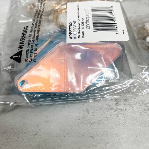 FREE SHIP - Blank Iridescent Acrylic Retro Motel Keychains - Set of 36 - Picture 4 of 9